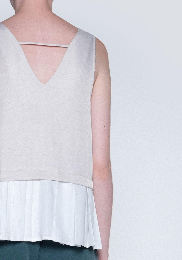 AXEL DUAL COLOUR PLEATED TOP - HAZELNUT - SALIENT LABEL