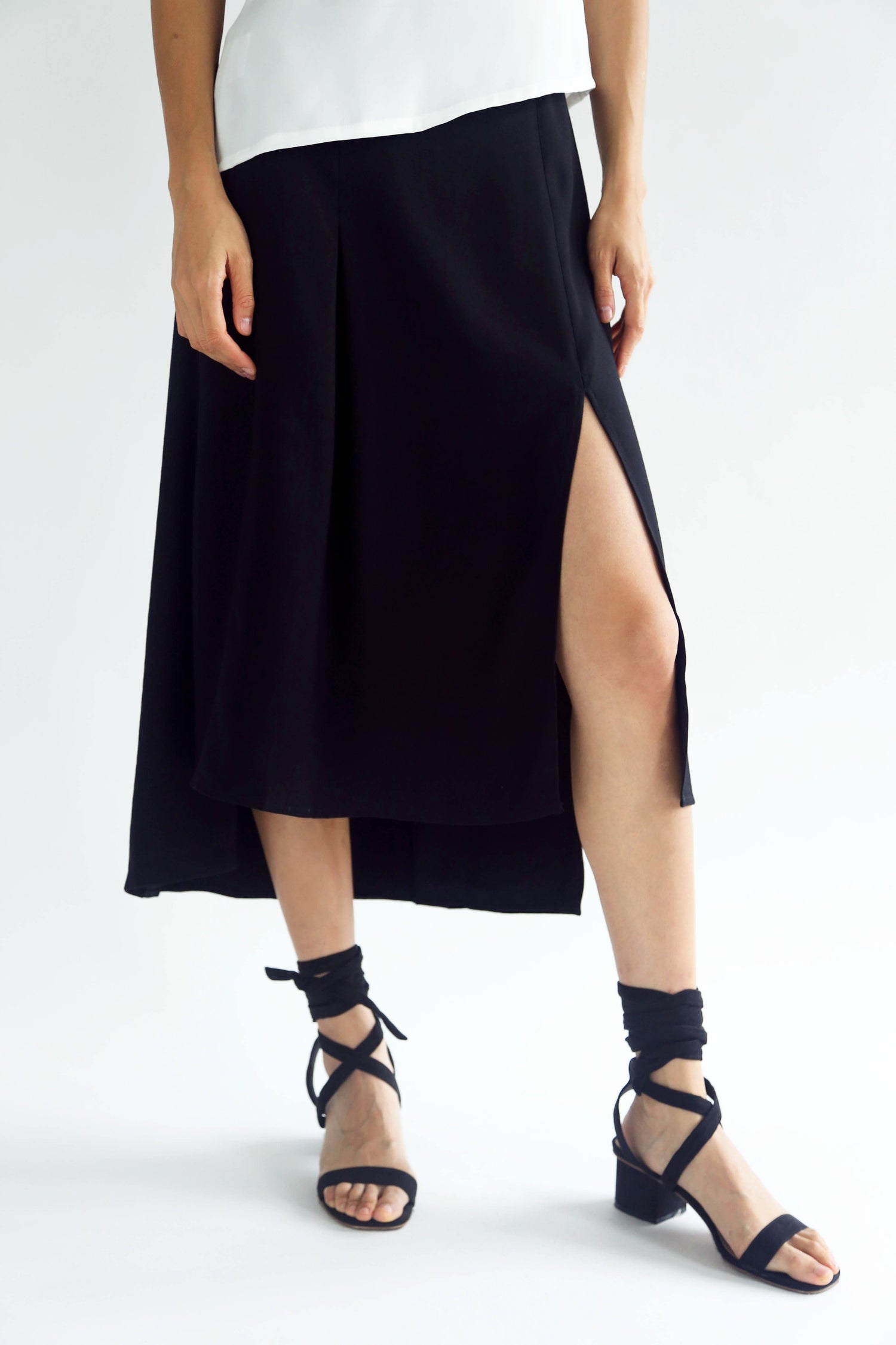 BLACK BAMBOO HI-LO SLIT SKIRT - SALIENT LABEL