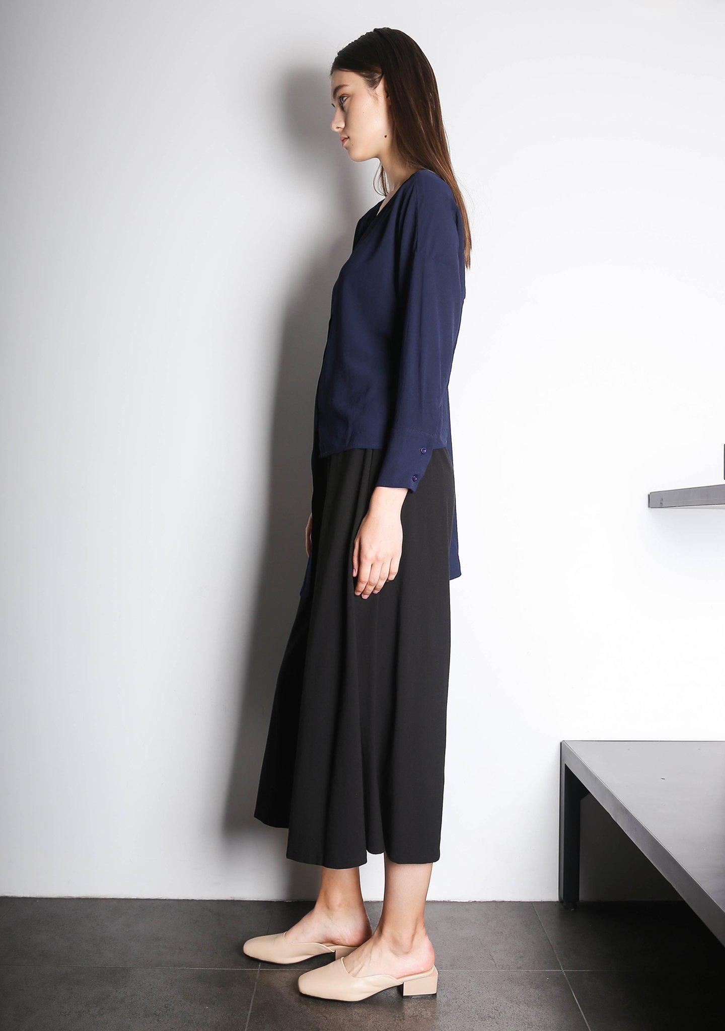 SONYA TOP - NAVY - SALIENT LABEL