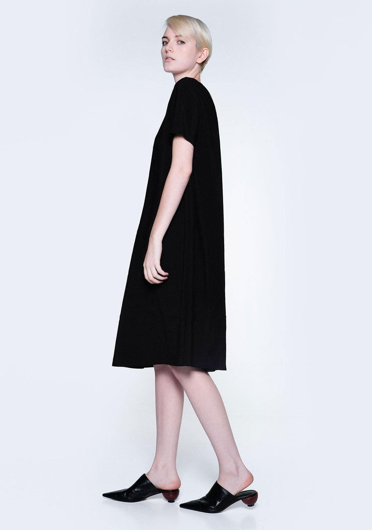 TARYN V-BACK SHORT SLEEVES MIDI DRESS - COAL - SALIENT LABEL