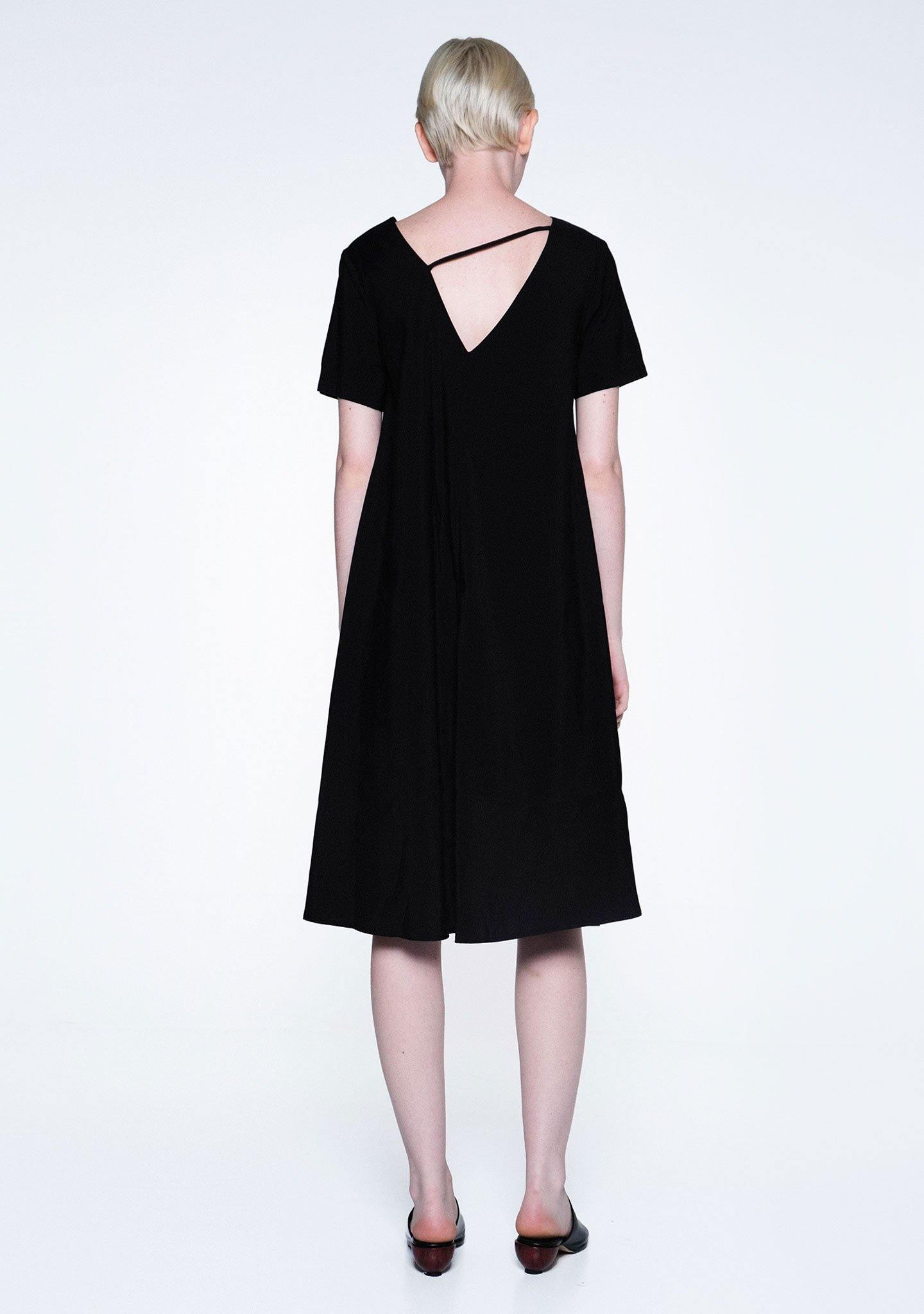 TARYN V-BACK SHORT SLEEVES MIDI DRESS - COAL - SALIENT LABEL